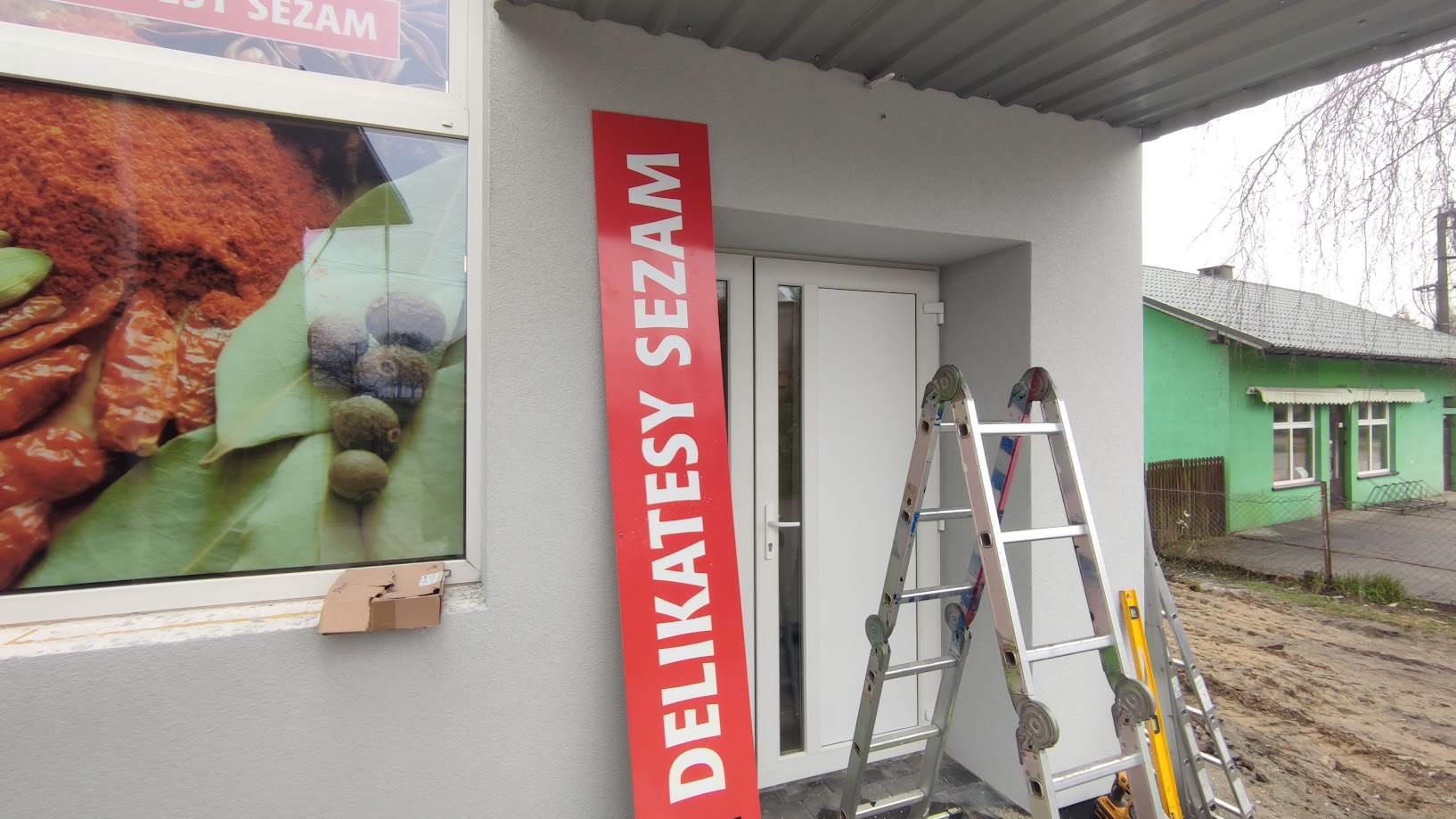 Wizualizacja sklepu Delikatesy Sezam, wzbogacona o autorskie detale przez Agencję Centrum Reklamy.